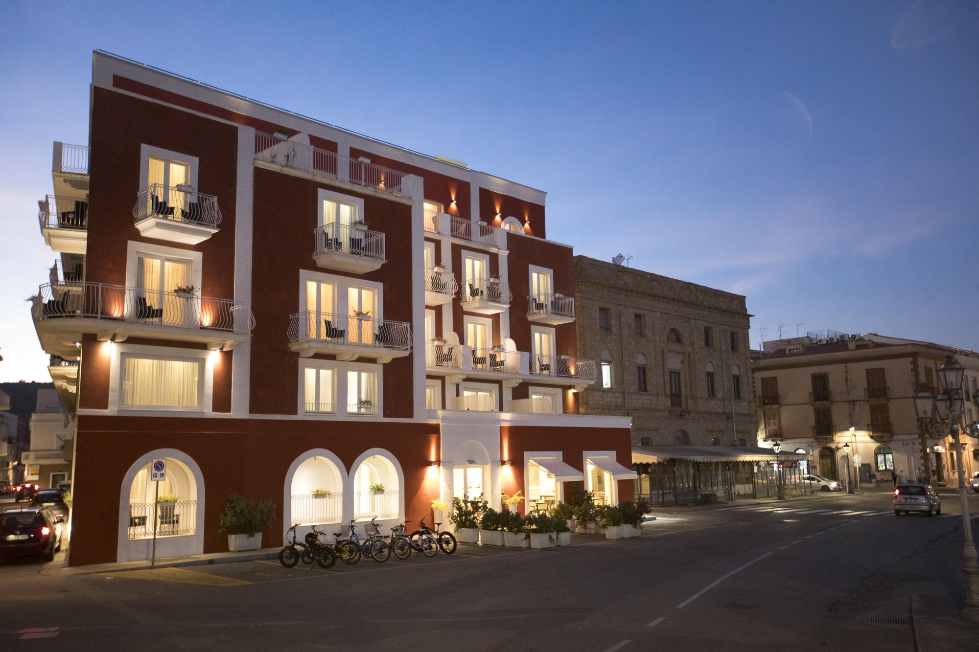 Lu' Riviera Hotel